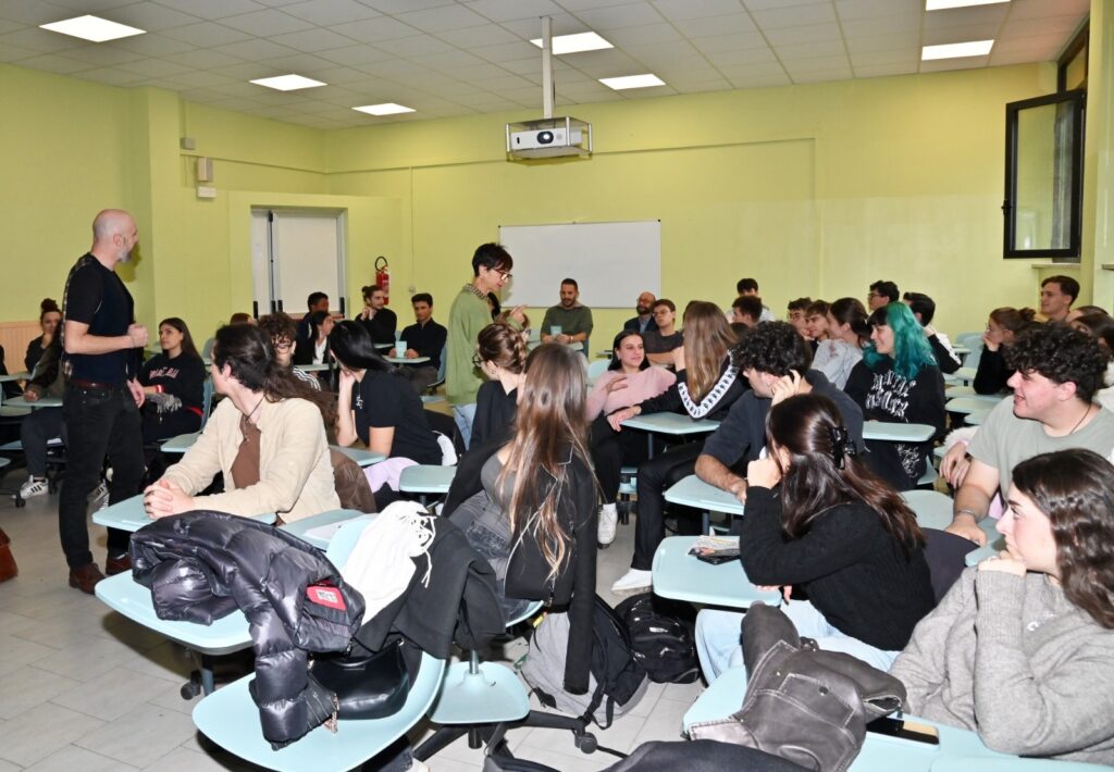 Conclusa la cerimonia di consegna delle Borse di Studio “Felice Veneziani” all’Istituto Porro whatsapp image 2025 11 26 at 15.42.41 (1)