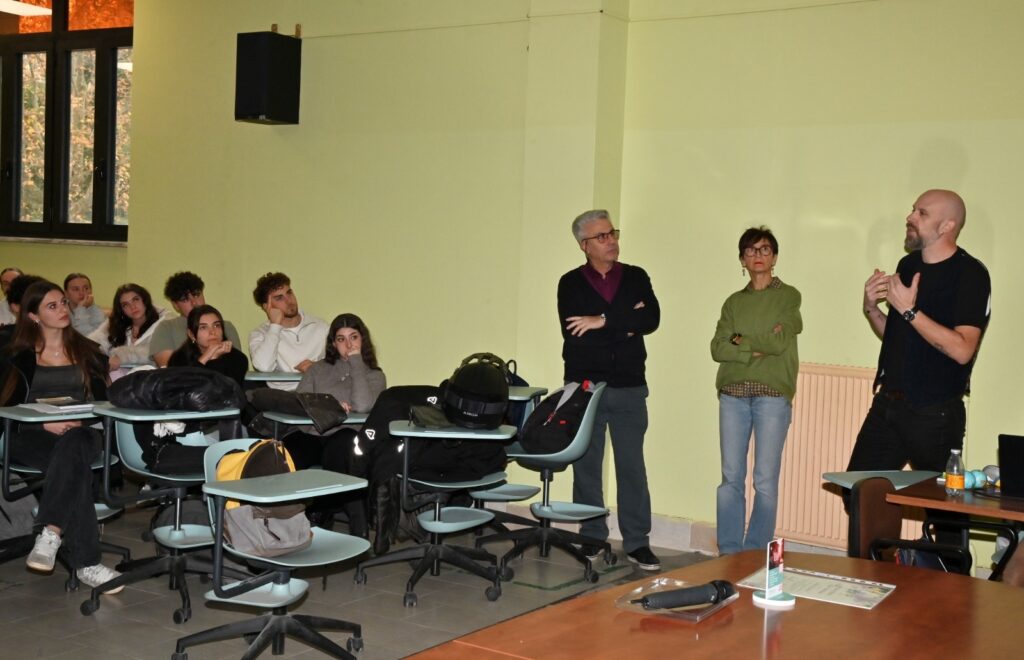 Conclusa la cerimonia di consegna delle Borse di Studio “Felice Veneziani” all’Istituto Porro whatsapp image 2025 11 26 at 15.42.41