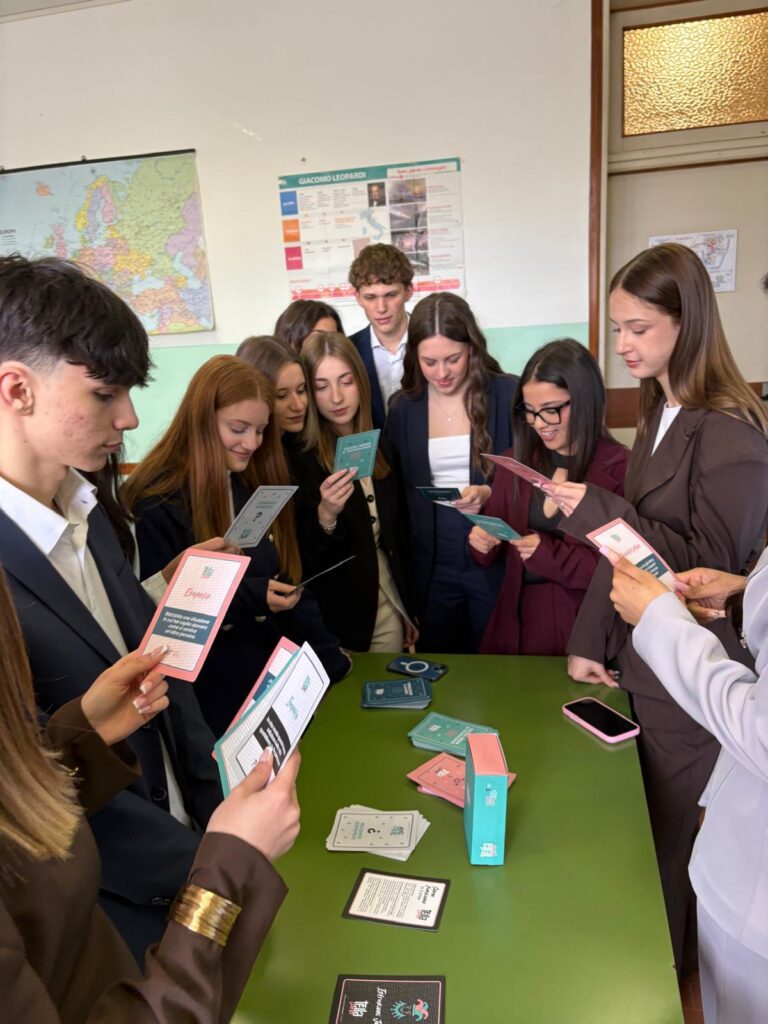 Tella Cards: un nuovo strumento di active learning per stimolare dialogo, pensiero critico e partecipazione in classe classe con tella cards1